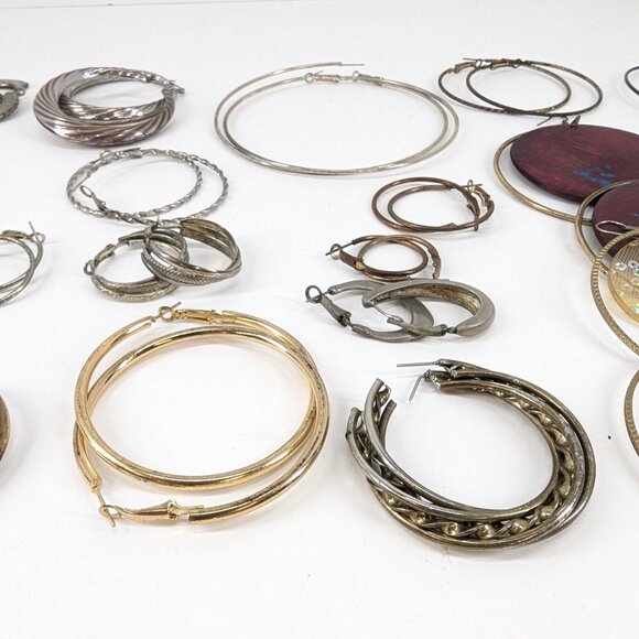 Fashion Jewelry Women Large Hoop Style Earrings Lot of 24 Pair - Picture 6 of 7